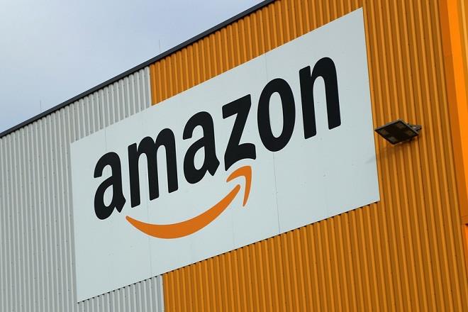 Amazons value crosses the 900 billion USD for the first time