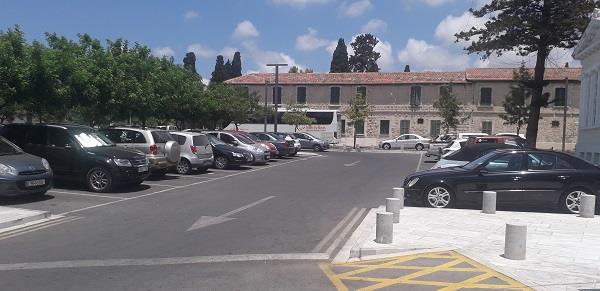 ΠΑΡΚΙΝΓ ΠΙΣΩ ΑΠΟ ΒΙΒΛΙΟΘΗΚΗ