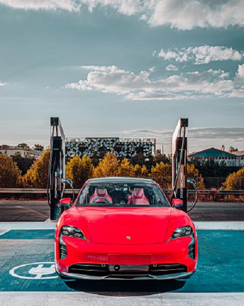 Porsche Fast Charging Station with Taycan 1