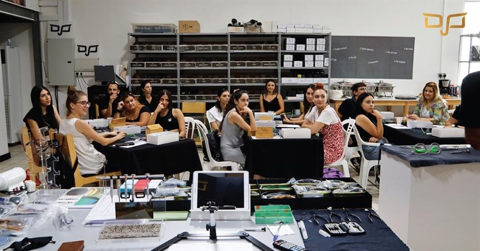 4330799124734825 306128185 5439444216091965 5629957633736498275 n