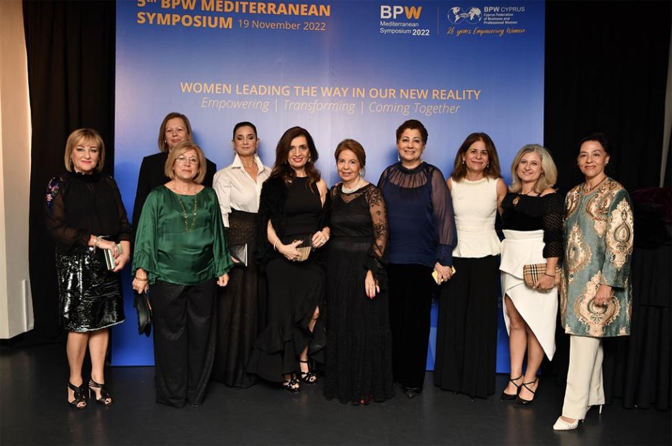 4400776912469453 Μαρία Ματθαίου Σουρουλλά, Μάρω Δημητρίου, Μαίρη Παπαδοπούλου, Τάσια Γιανναρά Γιαλλουρίδου, Στέλλα Καμμίτση, Αλεξία Καραϊσκάκη, Έλενα Τάνου