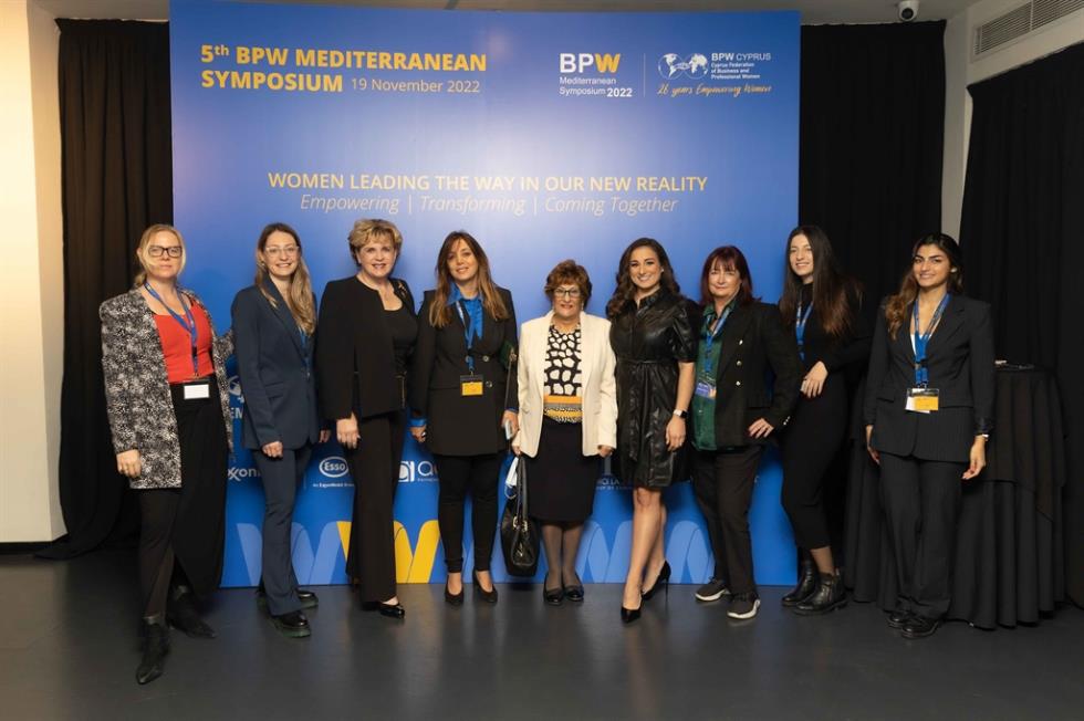 4400776921517453 Angela Tomazos, Κωνσταντίνα Αβρααμίδου, Larisa Miller, Ρίτα Κότσαπα, Meghan Sinisi, Carmen Taheny