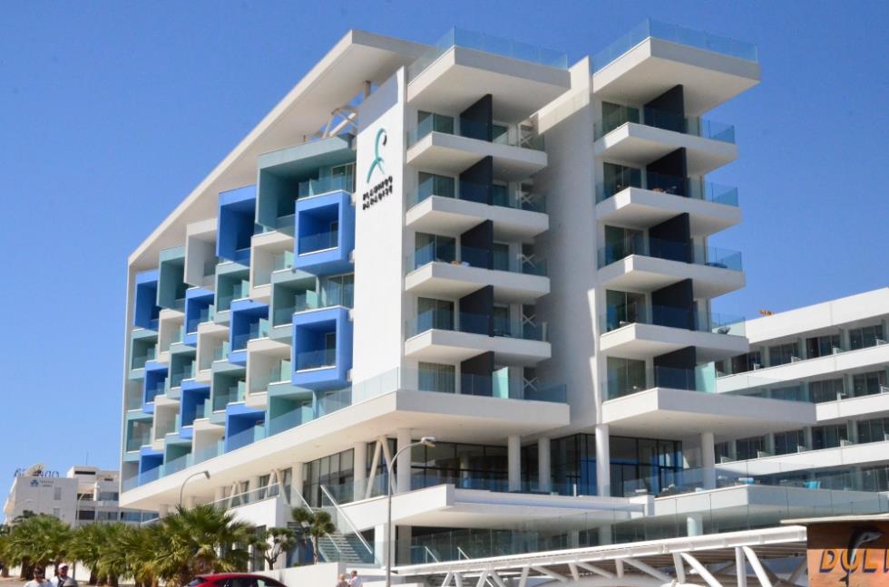 5247533066278651 BUILDING FLAMINGO PARADISE OUTSIDE