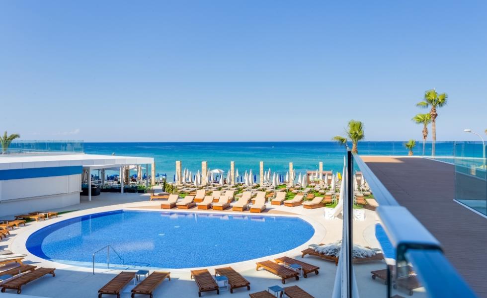 5247533589711441 HOTEL POOL AND BEACH