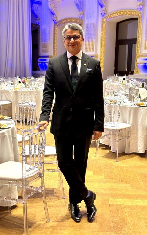 5309819159710683 DHIREN PEREIRA