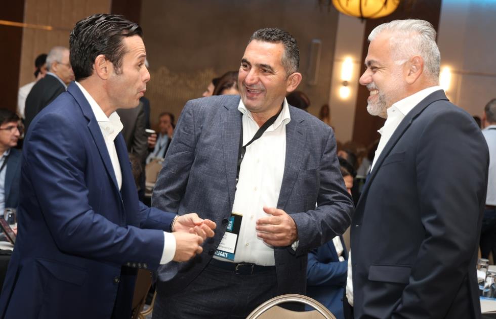 5321689815742084 6A4A0952