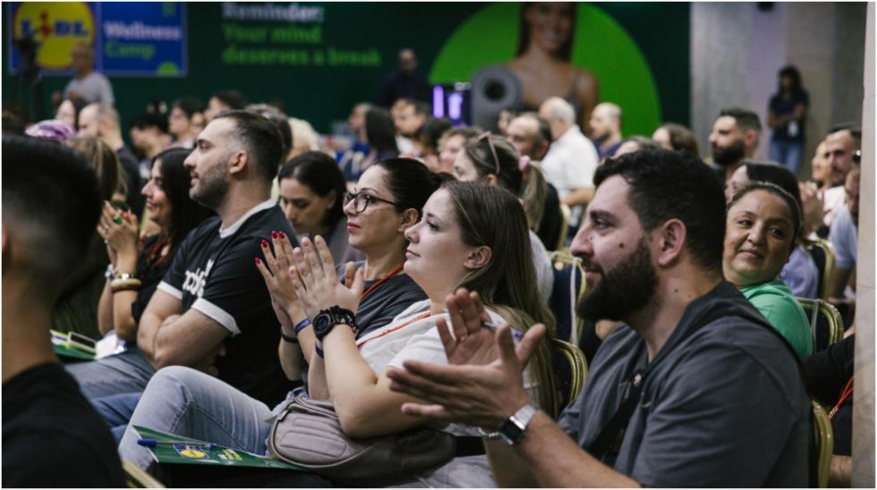 5326954945637681 MixCollage-18-Nov-2025-10-56-AM-646