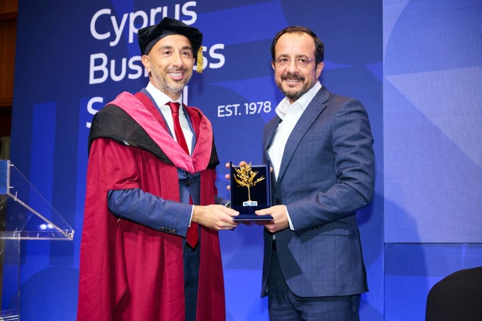 5333777705670709 251125-CIM-Graduation2025-1K5A4745