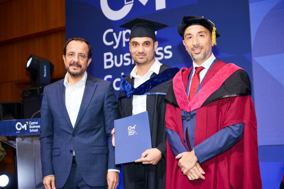 5333777920293477 251125-CIM-Graduation2025-1K5A4767