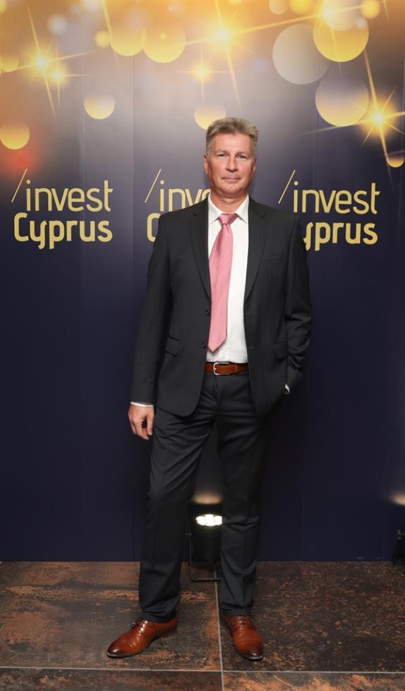 5341654006350305 6A4A9605