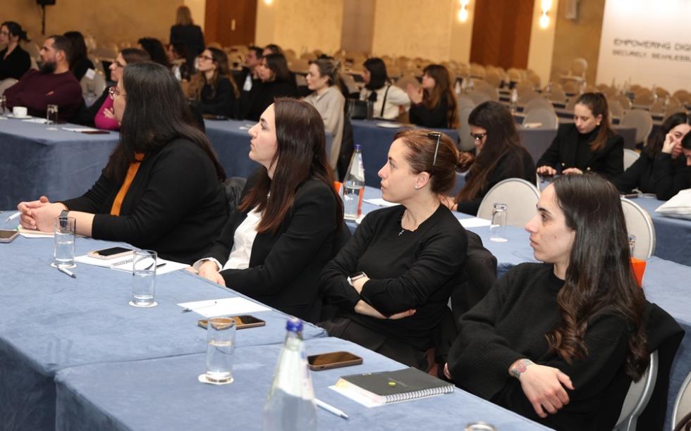 5382268878701489 people4