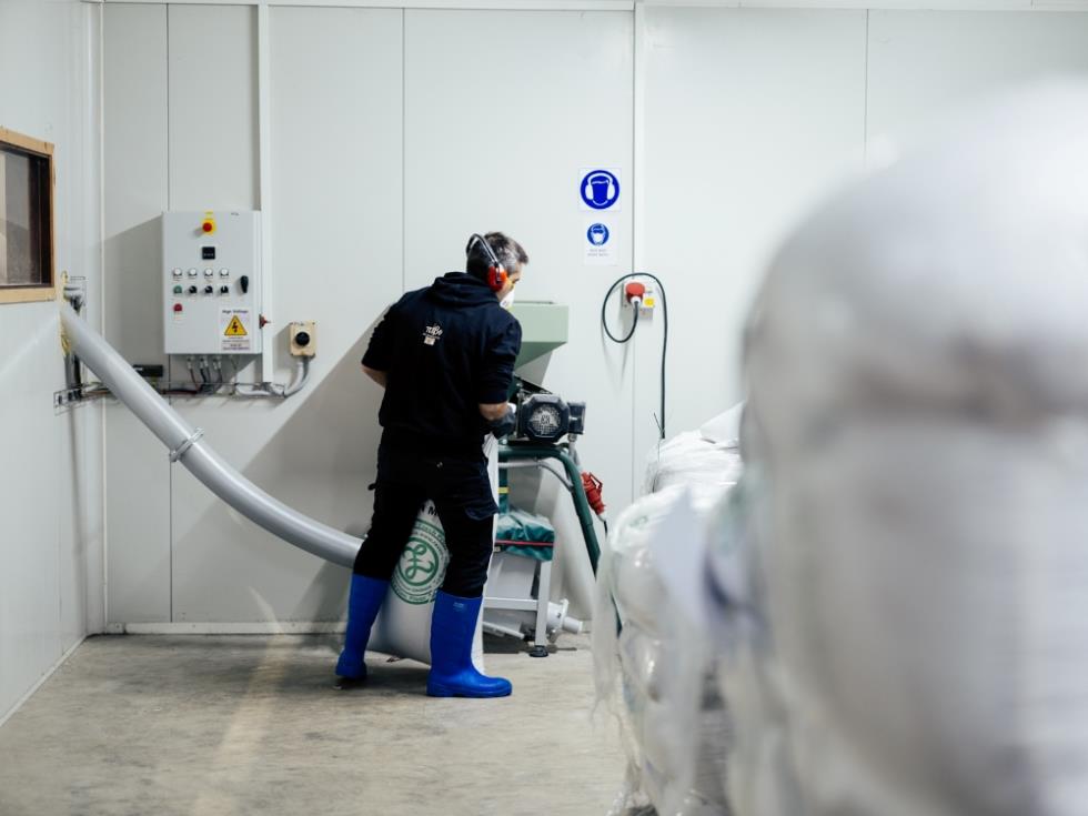 5404791327317476 MF SmallandMediumBusinesses SR 015