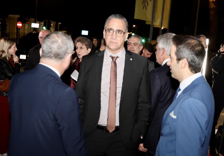 5407705281663598 people8