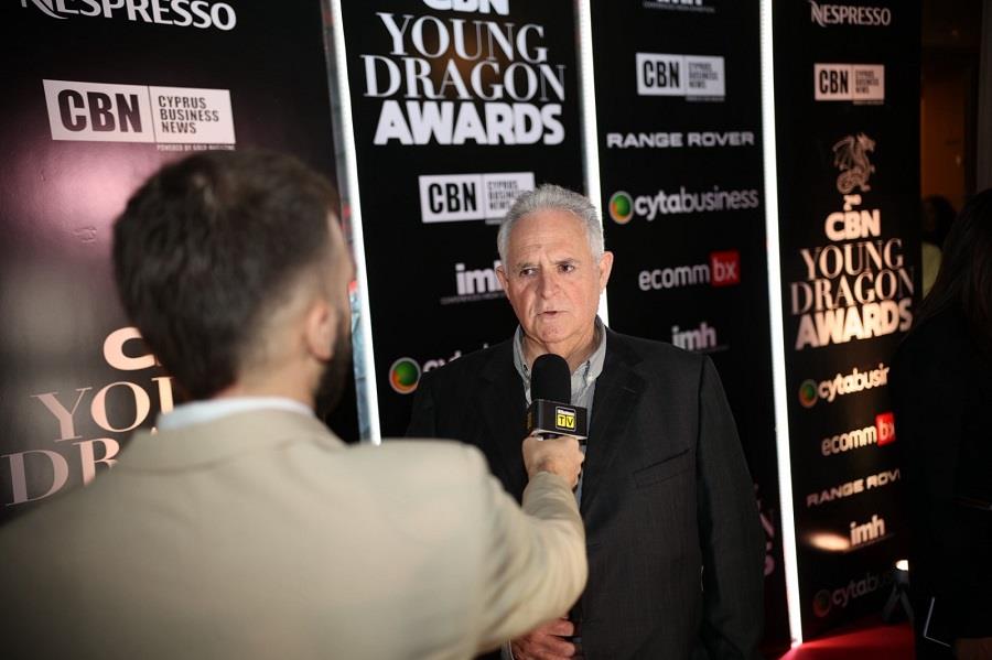 5407705306038439 people13