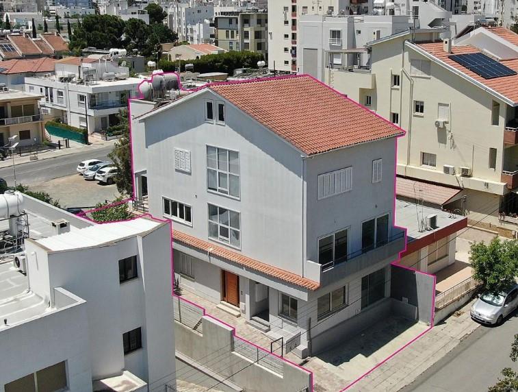 5430632632121244 4. Τριώροφο κτήριο μικτής χρήσης 