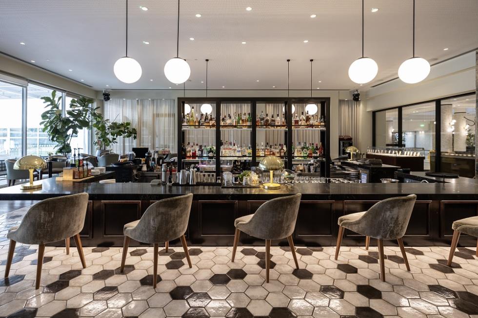 5437541028341620 Mint Bar Photo Photo B