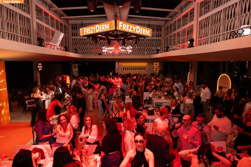 5497386498108908 19. Στιγμιότυπο από το Golden Hour event της Frezyderm