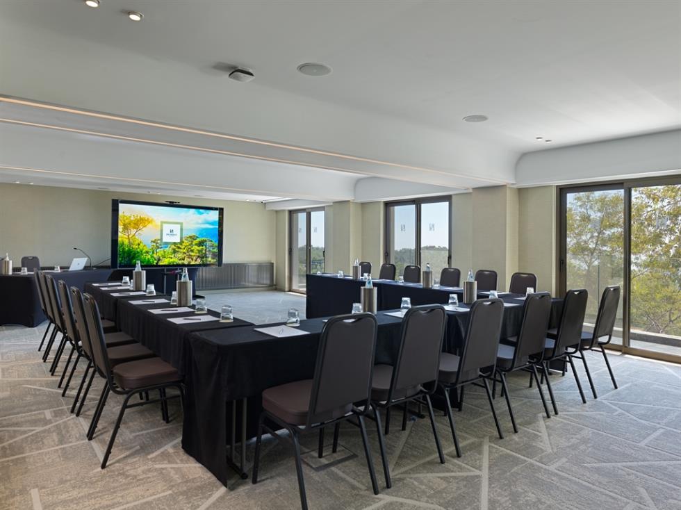 5562915736341916 OAK HALL Board Room