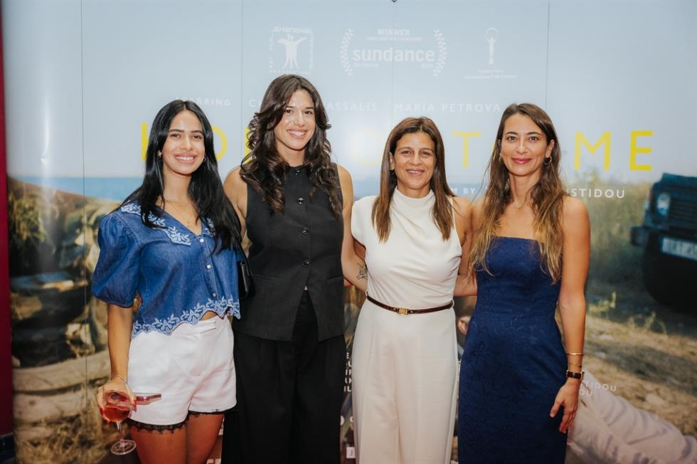 5588884037616318 HOLD ONTO ME premiere-130 press