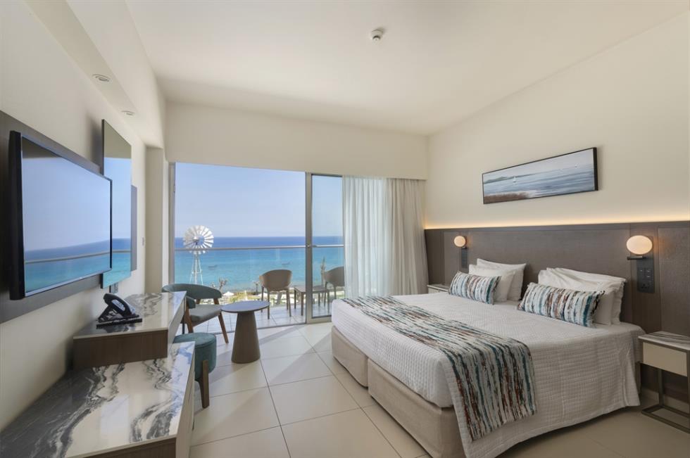 5623330285437238 Superior Sea View room